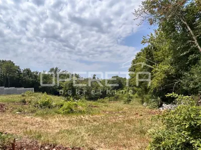 Građevinsko zemljište 1.340 m², Juršići, mir i privatnost