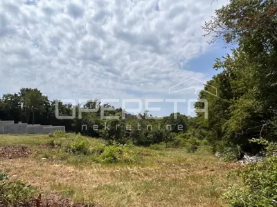 Građevinsko zemljište 1.340 m², Juršići, mir i privatnost - 2