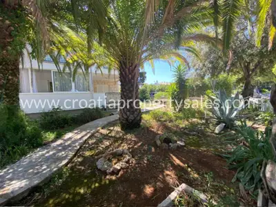 Apartment on Brač, near the sea and the beach, quiet green location - 16