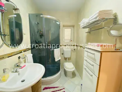 Apartment on Brač, near the sea and the beach, quiet green location - 6