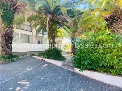 Apartment on Brač, near the sea and the beach, quiet green location - 15