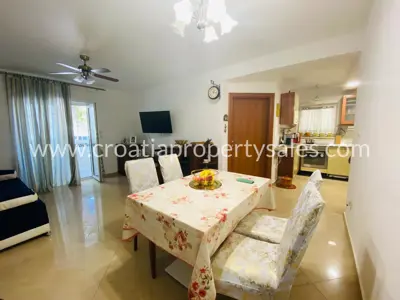 Apartment on Brač, near the sea and the beach, quiet green location - 7