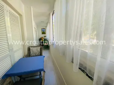 Apartment on Brač, near the sea and the beach, quiet green location - 12