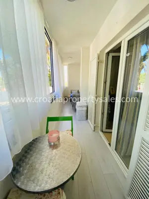 Apartment on Brač, near the sea and the beach, quiet green location - 11