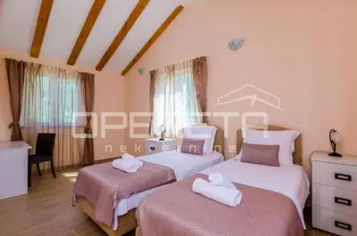 House 196 m², Vitaljina - quiet location and pool - 11