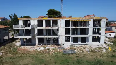 Poreč, okolica, moderan stan sa prostranom vrtom - 11