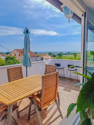 Wohnung 127 m², Novigrad - Meerblick und Terrasse