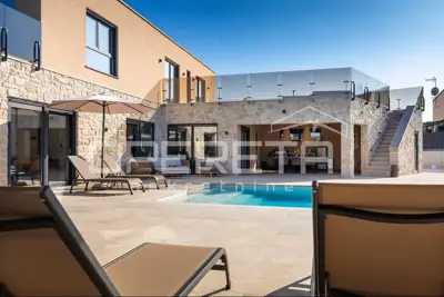 Vila 213 m², Tar-Vabriga - privatni bazen i ljetna kuhinja