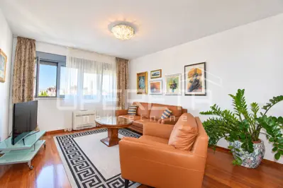 Komforan i uređen dvosoban stan na Firulama – 80 m², pogled