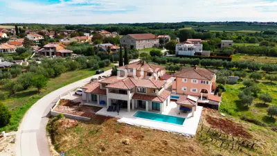 Villa 360 m², Kaštelir - Panoramablick auf das Meer und Pool - 4