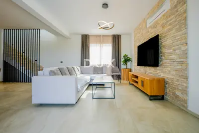 Villa 360 m², Kaštelir - Panoramablick auf das Meer und Pool - 10
