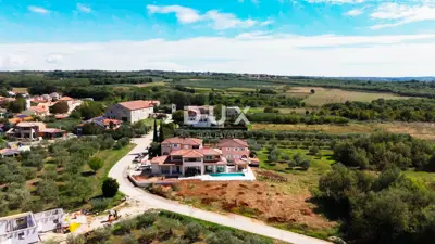 Villa 360 m², Kaštelir - Panoramablick auf das Meer und Pool - 3