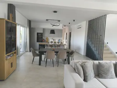 Villa 360 m², Kaštelir - panoramic sea view and pool - 8