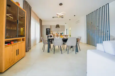 Villa 360 m², Kaštelir - Panoramablick auf das Meer und Pool - 13