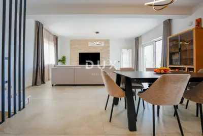 Villa 360 m², Kaštelir - Panoramablick auf das Meer und Pool - 12