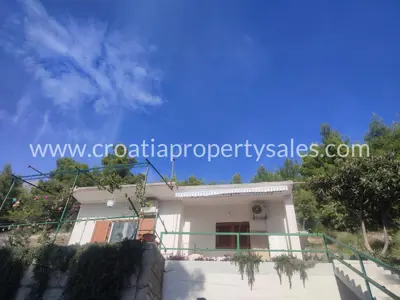 House 100 m², Omiš - quiet location near the sea