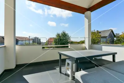 House 632 m², Sesvete - 4 apartments and 2 garages - 19