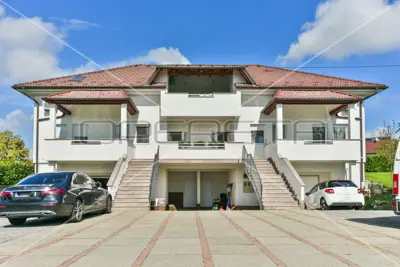 House 632 m², Sesvete - 4 apartments and 2 garages