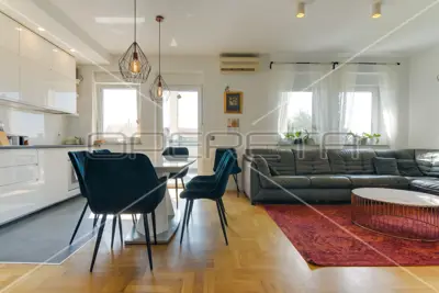 House 632 m², Sesvete - 4 apartments and 2 garages - 6