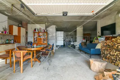 House 632 m², Sesvete - 4 apartments and 2 garages - 22