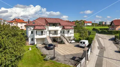 House 632 m², Sesvete - 4 apartments and 2 garages - 2
