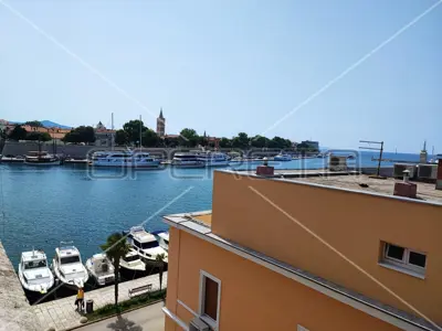 Jedinstven trosoban stan, 94 m², Branimirova obala, Zadar - 2