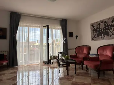 Kuća 337 m², Pula - Valmade, stan i poslovni prostor - 8