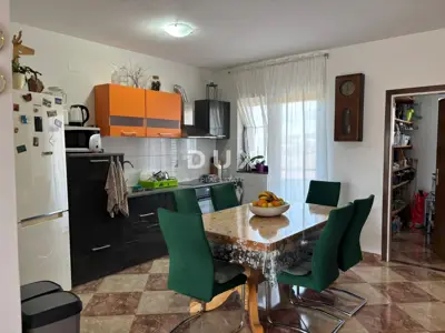 Kuća 337 m², Pula - Valmade, stan i poslovni prostor - 3