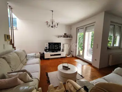 Remete, dvoetažni četverosobni stan 94,82 m², garaža, vrt - 2
