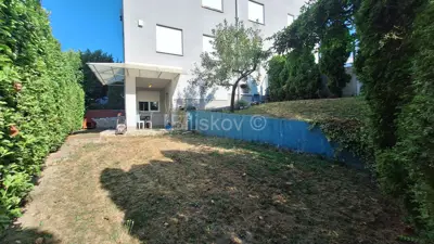 Remete, dvoetažni četverosobni stan 94,82 m², garaža, vrt - 12
