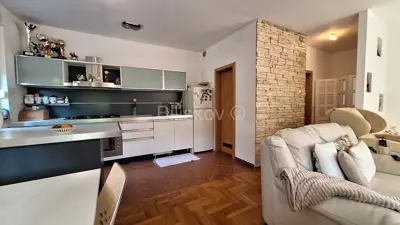 Remete, dvoetažni četverosobni stan 94,82 m², garaža, vrt - 3