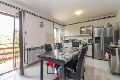 Etaža kuće sa dva stana na odličnoj lokaciji u Puli! - 5