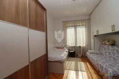 Etaža kuće sa dva stana na odličnoj lokaciji u Puli! - 10