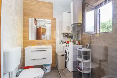 Etaža kuće sa dva stana na odličnoj lokaciji u Puli! - 8