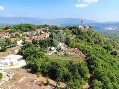 Građevinsko zemljište 1.100 m², Pićan - otvoren pogled