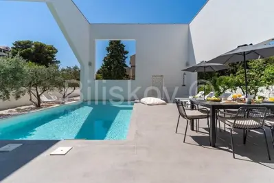 Vila 366 m², Supetar, 50 m od mora i pogled na more - 8