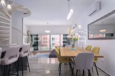 Wohnung 123 m², Okrug Gornji - ruhige Straße in der Nähe des Strandes