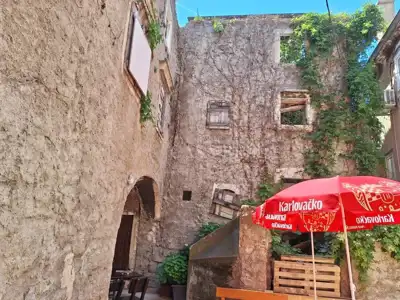 Building 450 m², Senj - center, 5 entrances and investment potential - 4