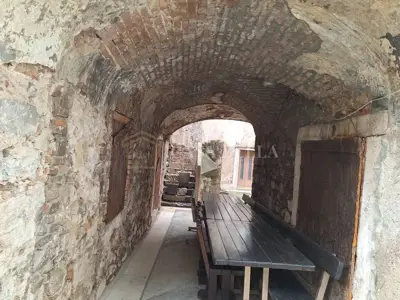 Building 450 m², Senj - center, 5 entrances and investment potential - 2