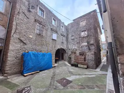 Building 450 m², Senj - center, 5 entrances and investment potential - 3