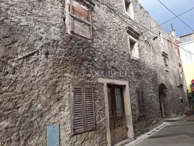 Building 450 m², Senj - center, 5 entrances and investment potential - 5