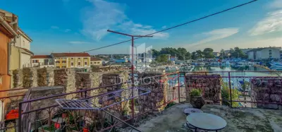 House 252 m², Novigrad - view of the city harbor - 14