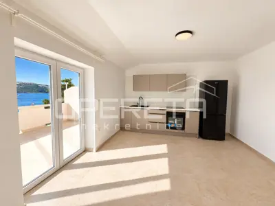 Stara Novalja - kuća s 5 etažiranih apartmana, prvi red do mora - 5