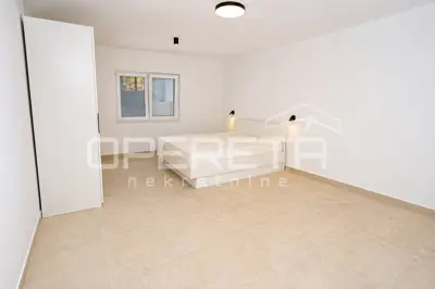 Stara Novalja - kuća s 5 etažiranih apartmana, prvi red do mora - 12