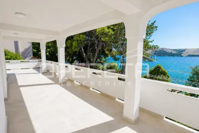 Apartment complex 555 m², Stara Novalja, first row to the sea - 12