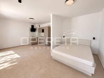 Stara Novalja - kuća s 5 etažiranih apartmana, prvi red do mora - 9