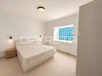 Stara Novalja - kuća s 5 etažiranih apartmana, prvi red do mora - 11
