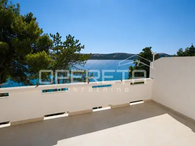 Apartment complex 555 m², Stara Novalja, first row to the sea - 11