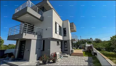 Modern villa in Istria with sea view, rooftop terrace and landscaped garden – 800 m from the beach