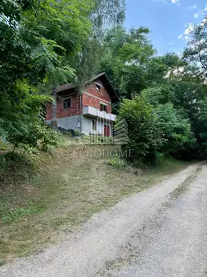 Vikend kuća 150 m², Jazvenik - mir i privatnost